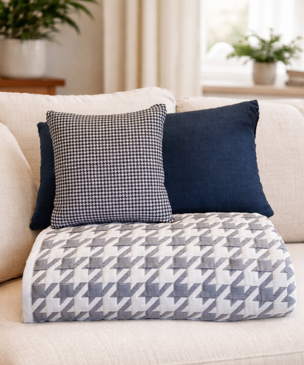 Conjunto de almofadas decorativas com padrão e colcha
